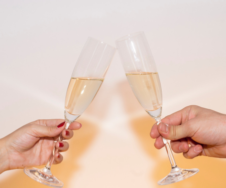 2 glasses of prosecco